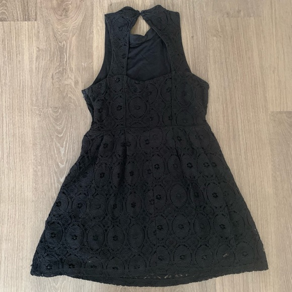 UO Kimchi Blue JACKIE HIGH-NECK LACE DRESS - Picture 5 of 9